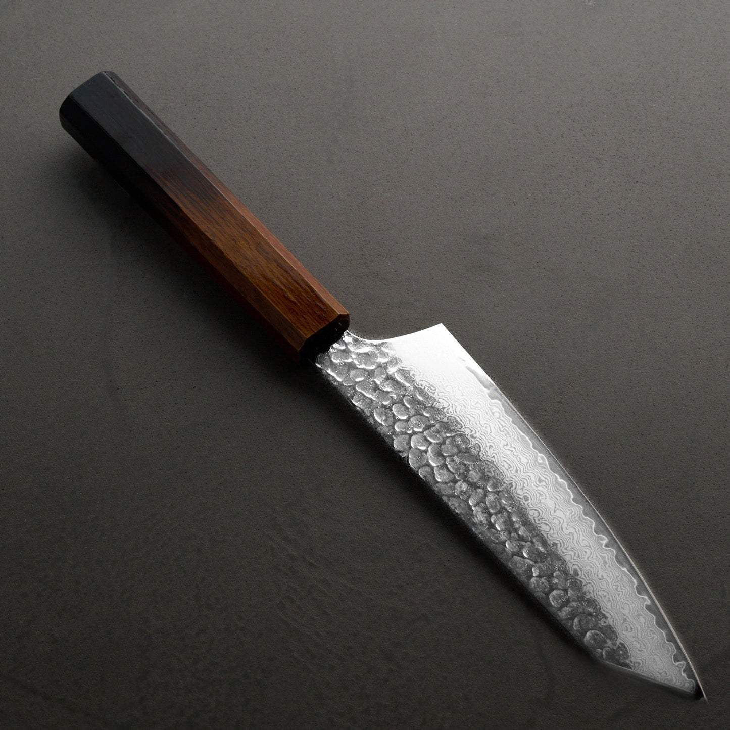 堺孝行｜33層ダマスカス樫漆｜剣型三徳包丁｜160mm｜焼漆莉
