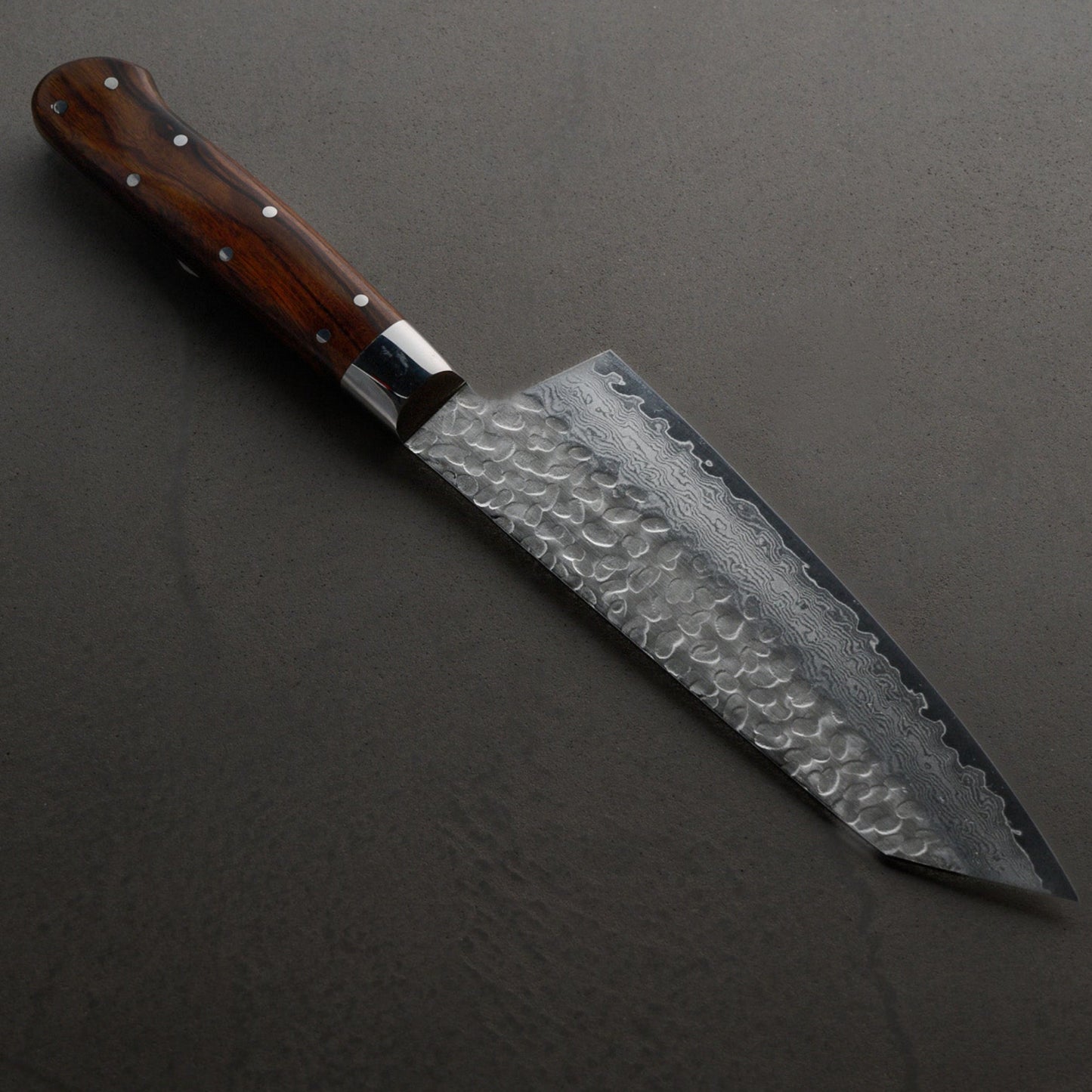 堺孝行｜33層槌目ダマスカス杉原モデル｜剣型三徳包丁｜160mm｜デザートアイアンウッド
