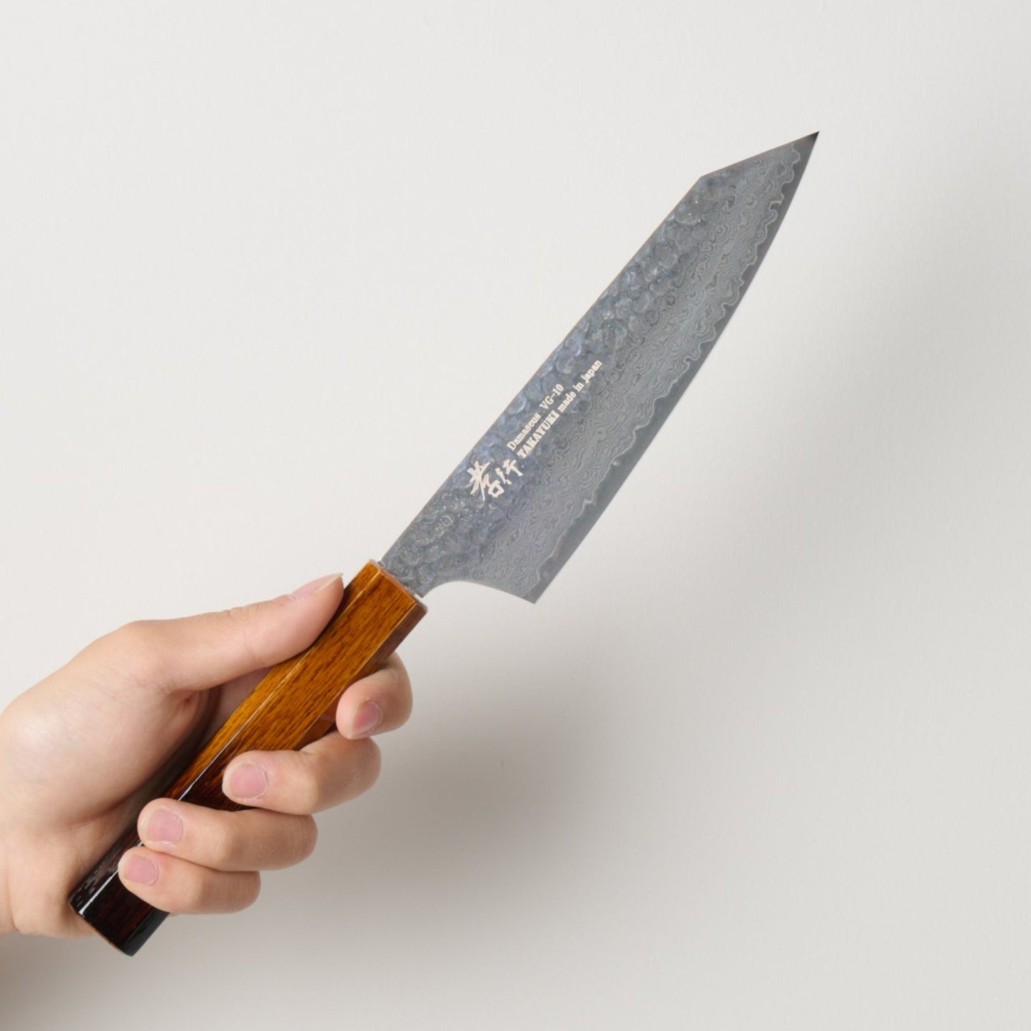 堺孝行｜33層ダマスカス樫漆｜剣型三徳包丁｜160mm｜焼漆莉