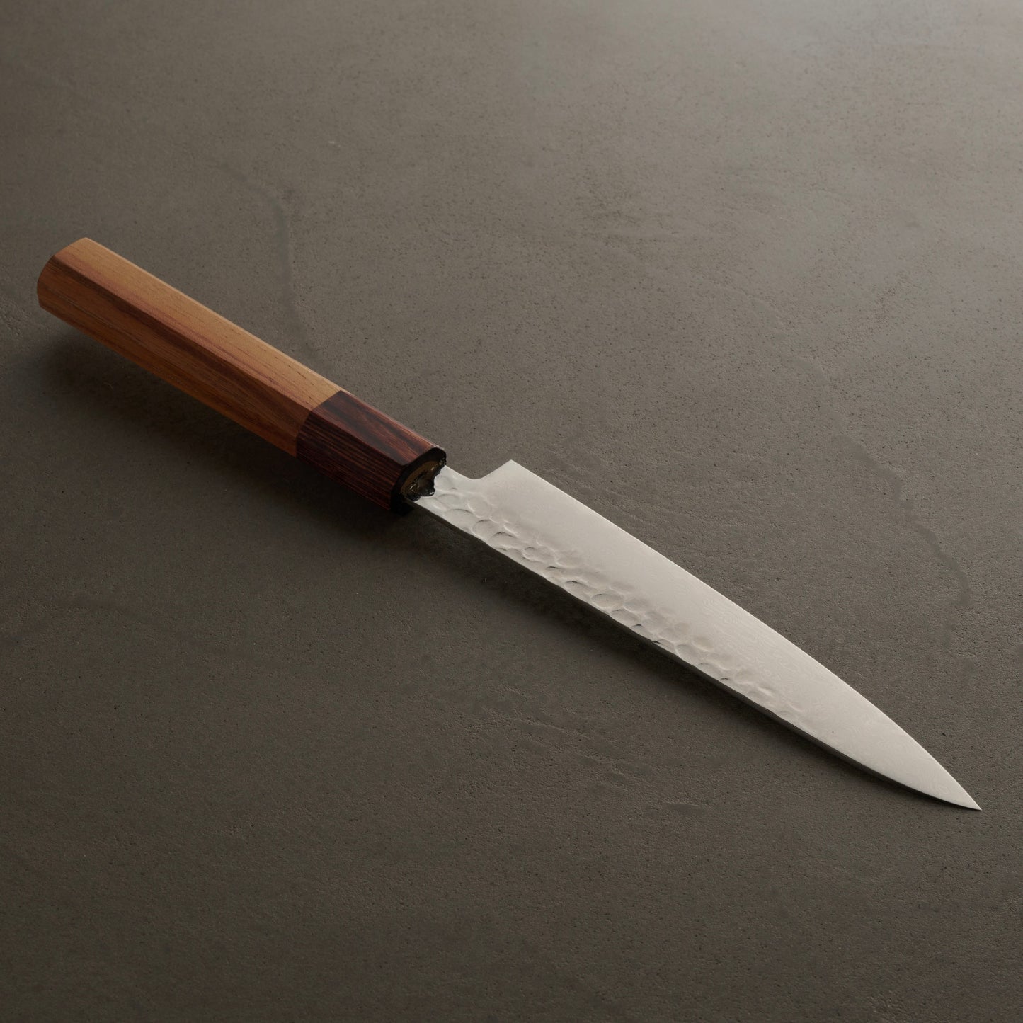 Sakai Takayuki | 33-layer hammered Damascus Japanese style | Japanese pate | 180mm | Zelkova